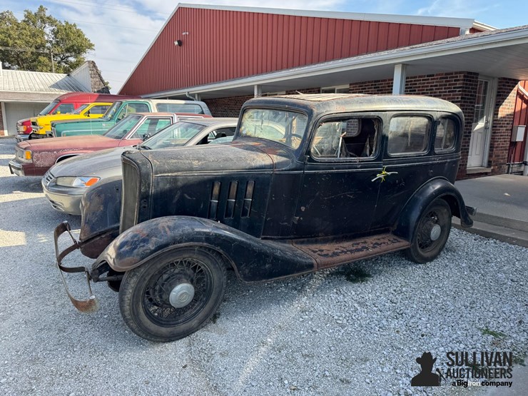 run-#16---1933-chevrolet-4-door-sedan-image-1