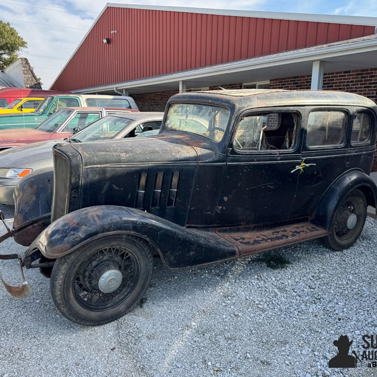 Run #16 - 1933 Chevrolet 4 Door Sedan