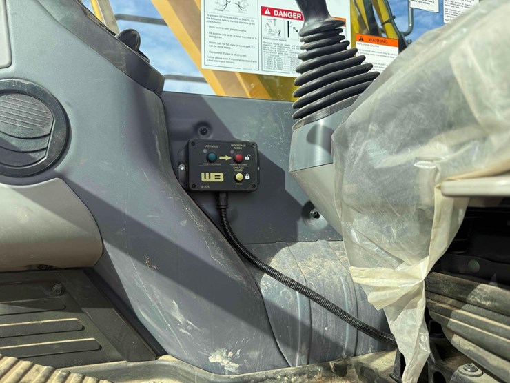 2021-komatsu-pc170lc-11-excavator-image-51