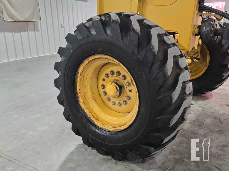 2018-deere-770g-image-32