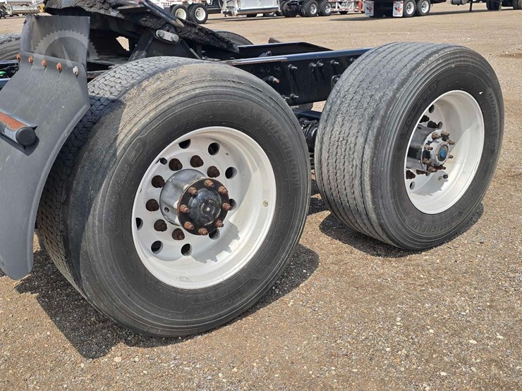 2018-freightliner-cascadia-125-image-14