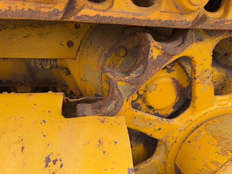 caterpillar-twenty-eight-image-38