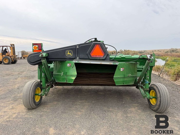 john-deere-moco-946-pull-type-swather-image-5
