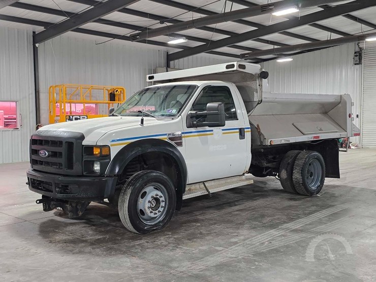 2010-ford-f550-image-1