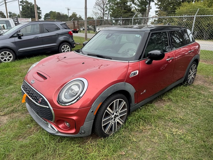 2020-mini-cooper-clubman-s-4door-hatchback-2.0l-4-cylinder-turbo-–-auto-trans---66,760-miles-showing-image-1