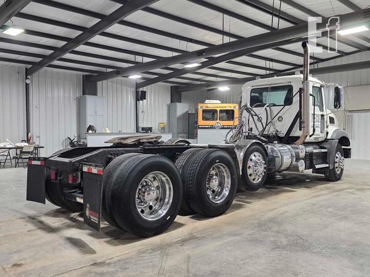 2020-mack-granite-64bt-image-3