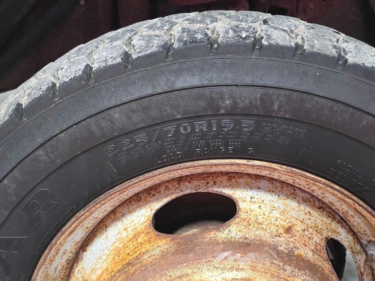 2010-ford-f550-image-22