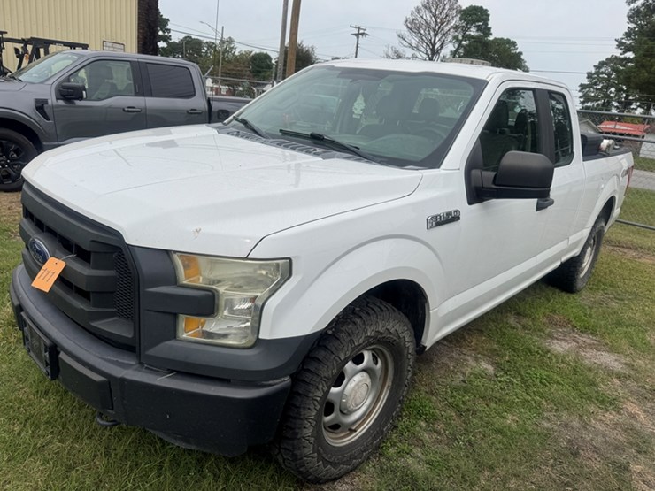 2016-ford-f150-xl-extended-cab-pickup---4wd---5.0l-v8---202,745-miles-showing---1ftfx1ef3gfa56353-image-1