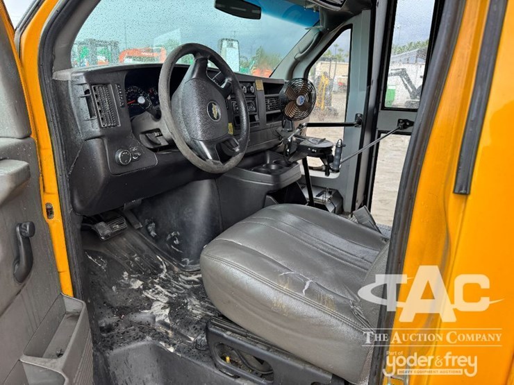 2010-chevrolet-express-3500-image-6