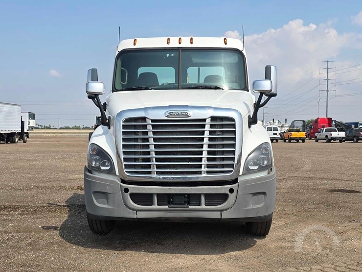 2018-freightliner-cascadia-125-image-7