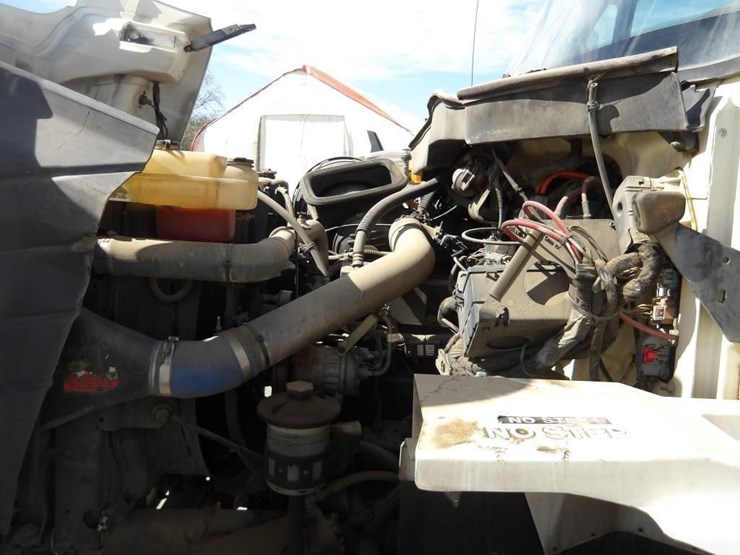 2007-international-7600-equipment-hauler-truck-image-8