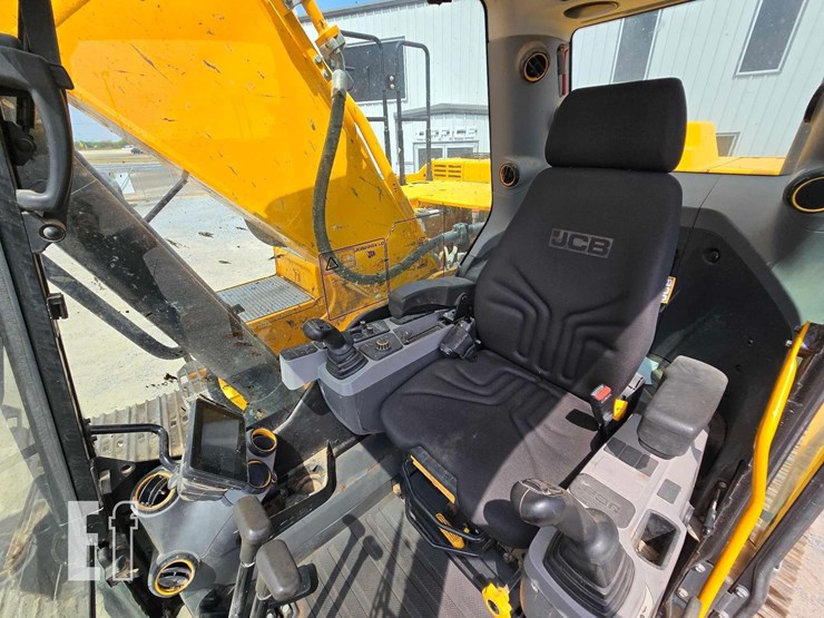 2023-jcb-220x-lc-image-14
