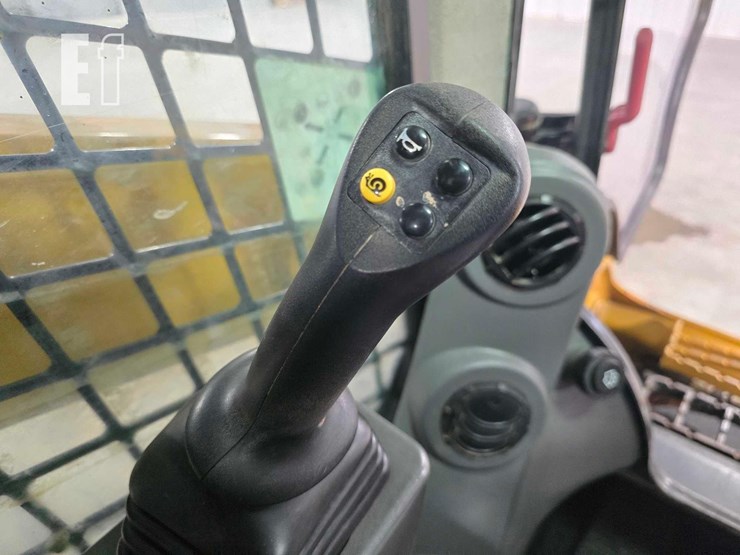 2021-caterpillar-299d3-image-16