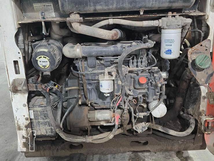 2013-bobcat-t110-image-32