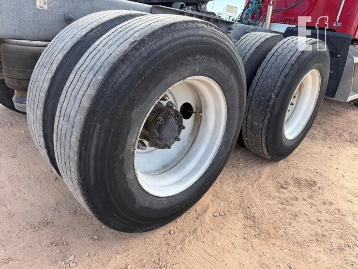 2012-peterbilt-386-image-28
