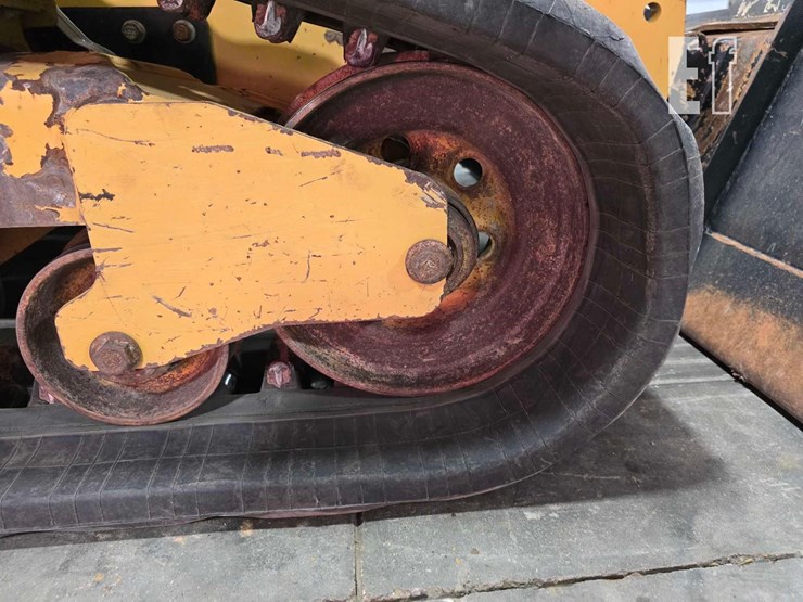 2021-caterpillar-299d3-image-33