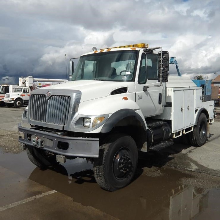 2003 INTERNATIONAL 7400