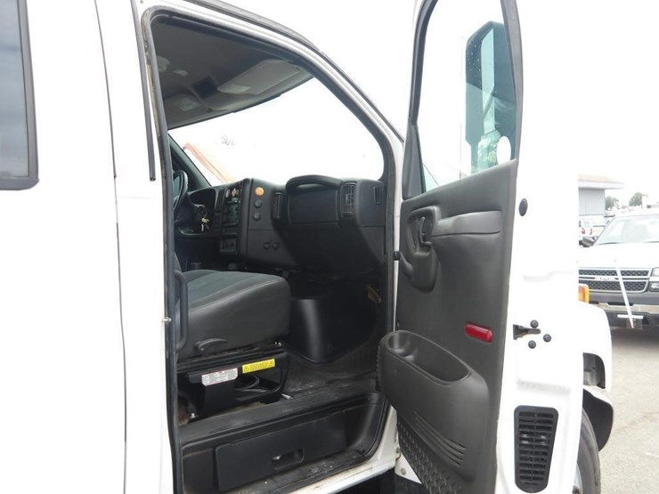 2009-chevrolet-c7500-service-truck-image-22
