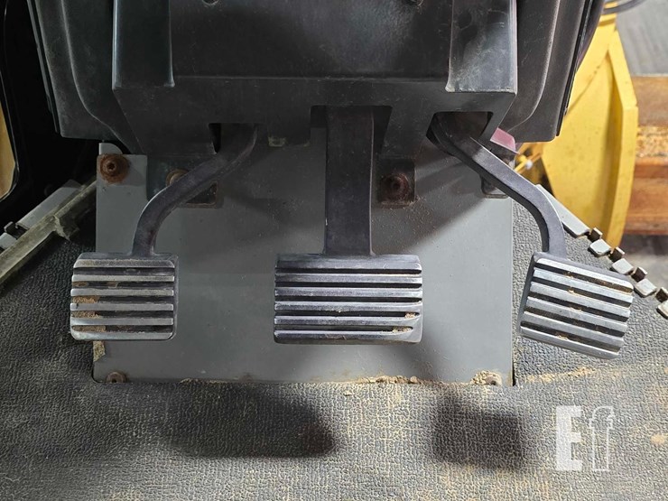 2009-caterpillar-120m-image-19