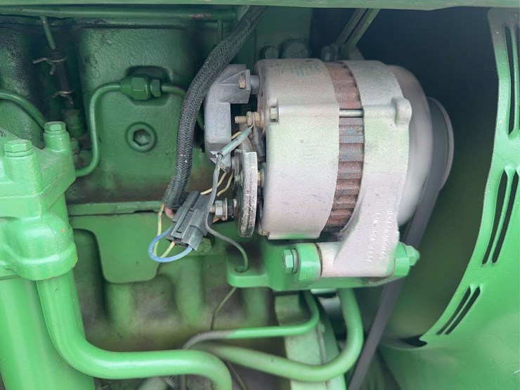 john-deere-3020-image-32