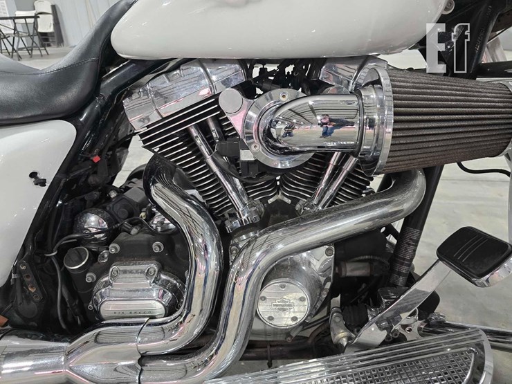 2013-harley-davidson-road-glide-image-19
