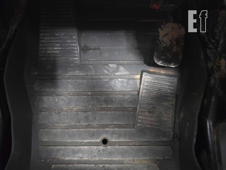 2021-caterpillar-299d3-image-15