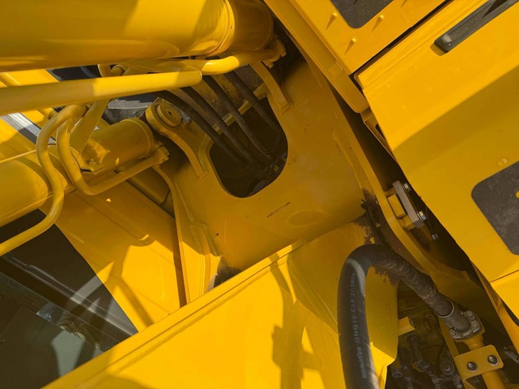2021-komatsu-pc170lc-11-excavator-image-8