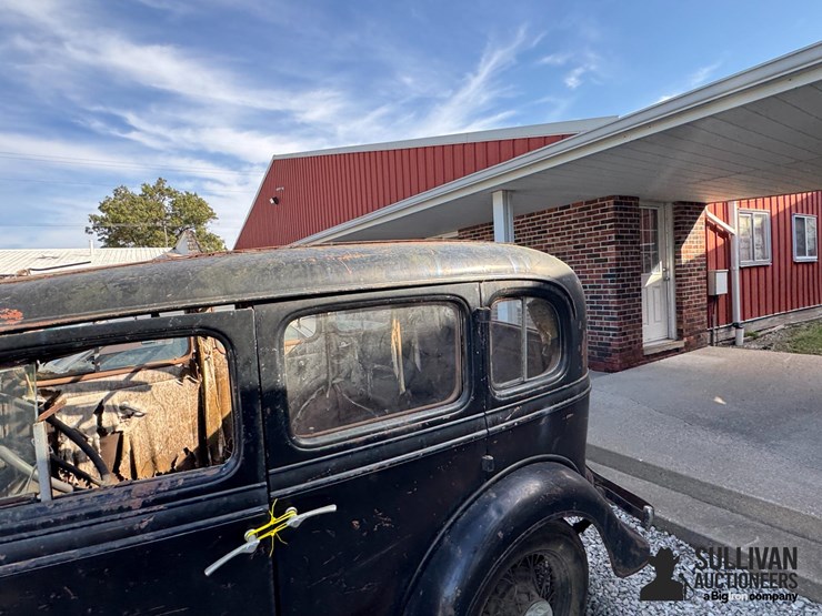 run-#16---1933-chevrolet-4-door-sedan-image-12