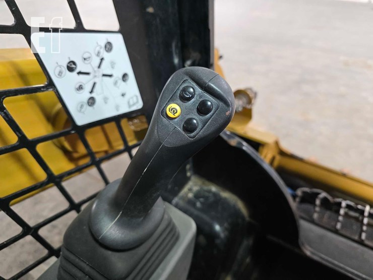 2021-caterpillar-259d3-image-16