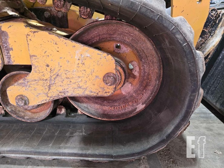 2021-caterpillar-289d3-image-31