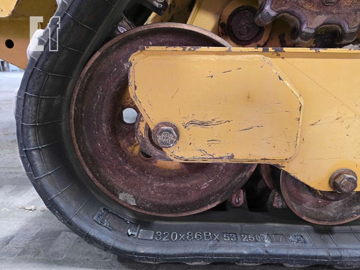 2021-caterpillar-259d3-image-36
