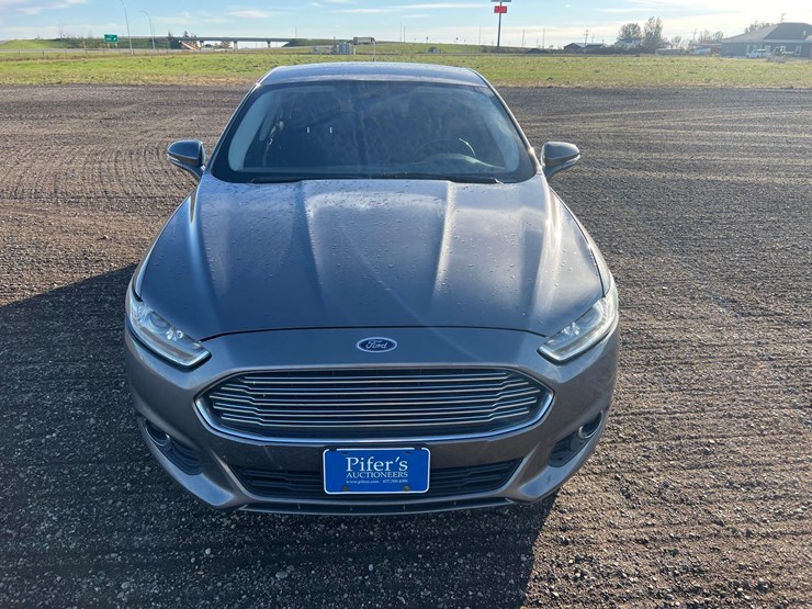 2013-ford-fusion-se-sedan-image-2