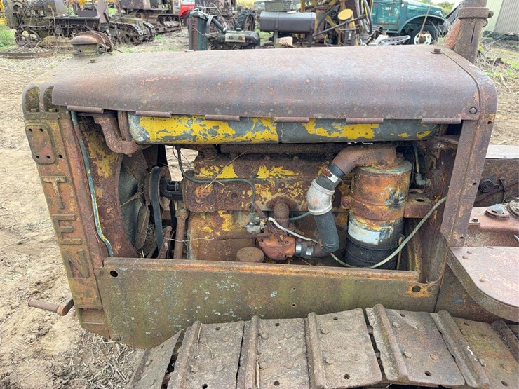 caterpillar-ten-image-41