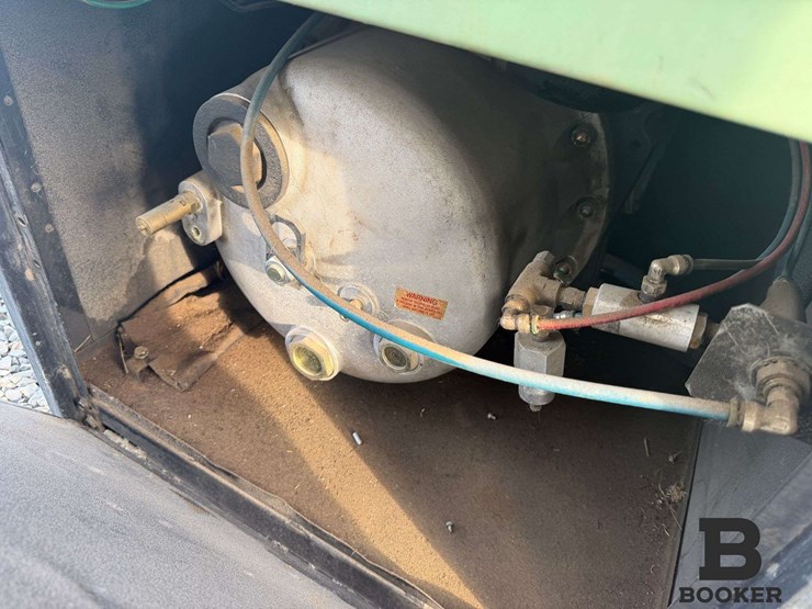 sullair-1800e-rotary-screw-air-compressor-image-17
