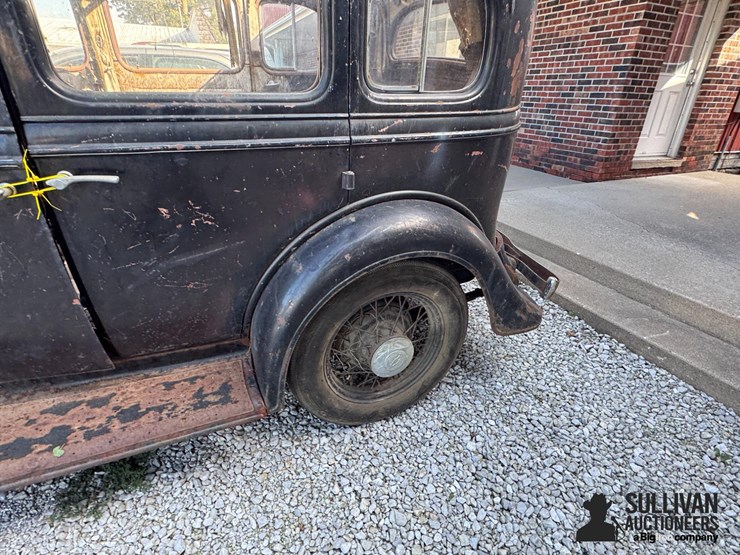 run-#16---1933-chevrolet-4-door-sedan-image-13