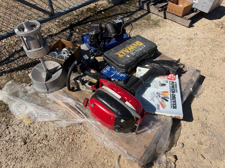 #41617-•-miscellaneous-utility-tools-and-boat-motor-image-2