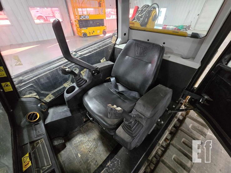 2021-jcb-3ts-8t-image-14
