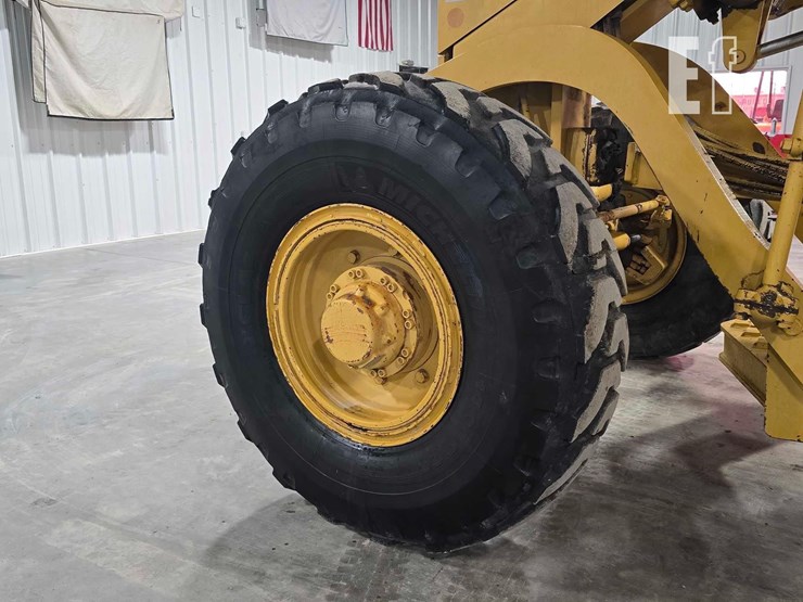 2004-caterpillar-143h-image-24