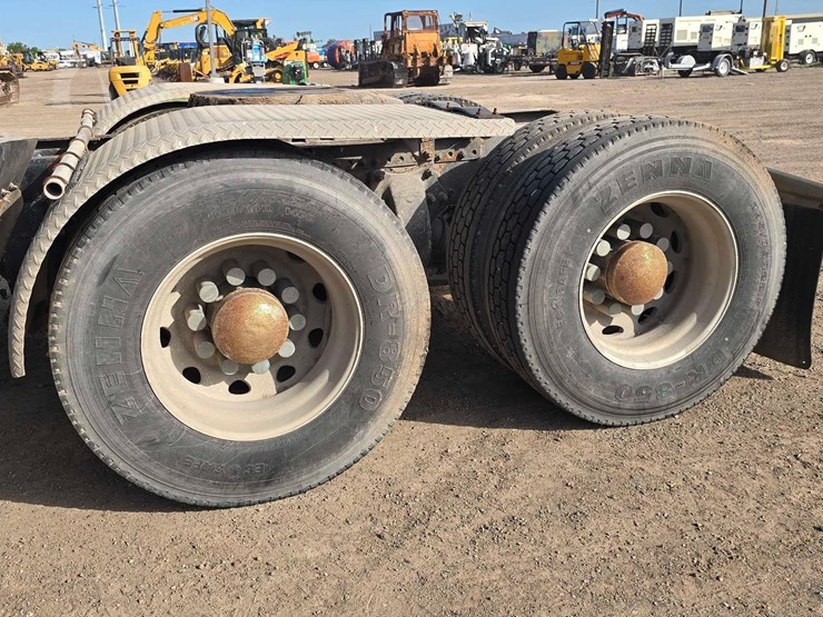 2001-freightliner-fld120-image-20