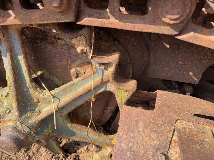caterpillar-ten-image-23