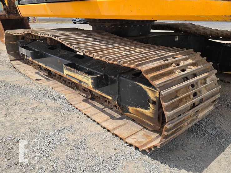 2023-jcb-220x-lc-image-30