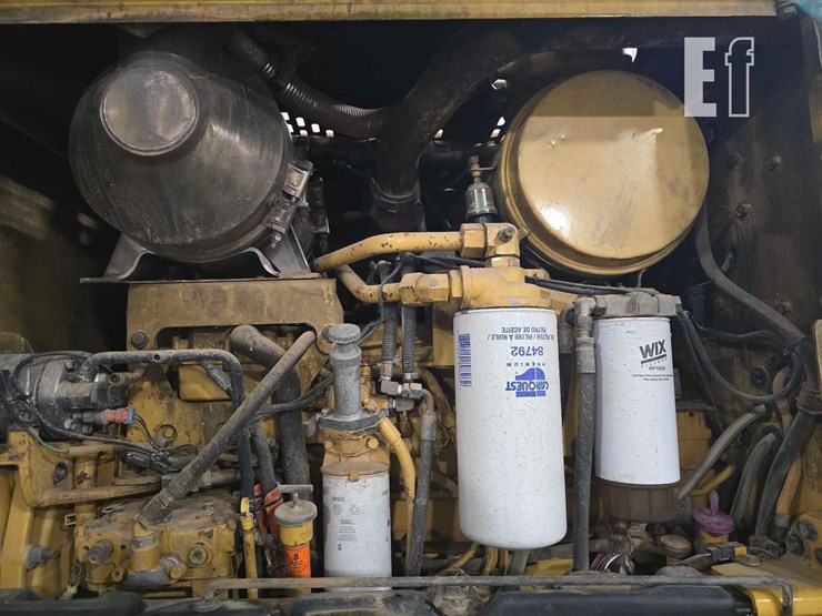 2004-caterpillar-143h-image-32