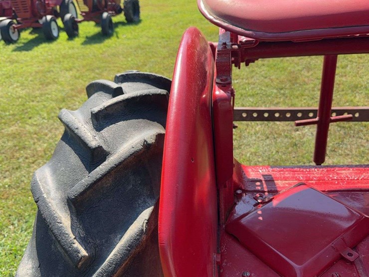 1953-farmall-super-a-image-16