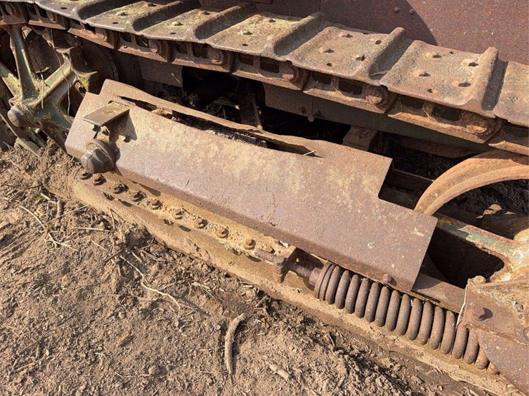 caterpillar-ten-image-21