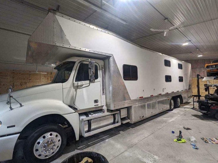 2004-freightliner-bunk-truck/motorhome-image-2