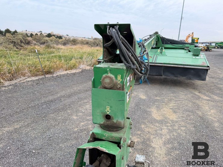 john-deere-moco-946-pull-type-swather-image-9