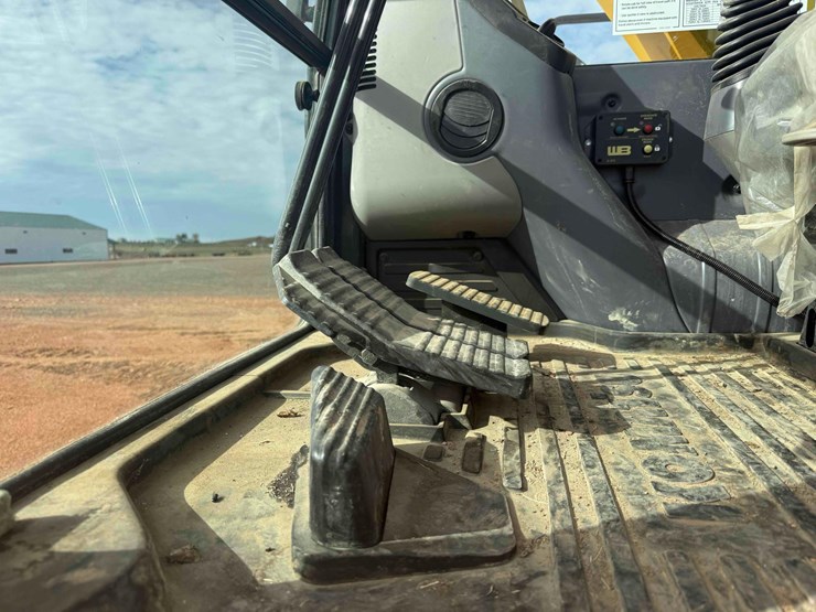 2021-komatsu-pc170lc-11-excavator-image-52