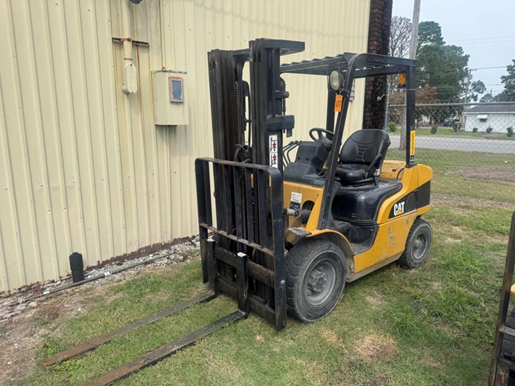 cat-p5000-diesel-forklift---semi-pneumatic-tire---3-stage-mast---3,110-hours-showing-image-1