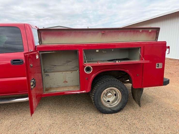 2004-cherolet-3500-service-pickup-image-19