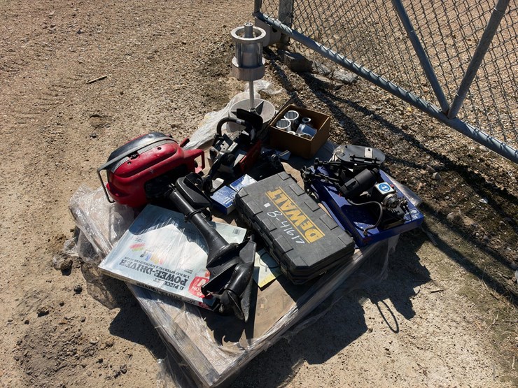 #41617-•-miscellaneous-utility-tools-and-boat-motor-image-1